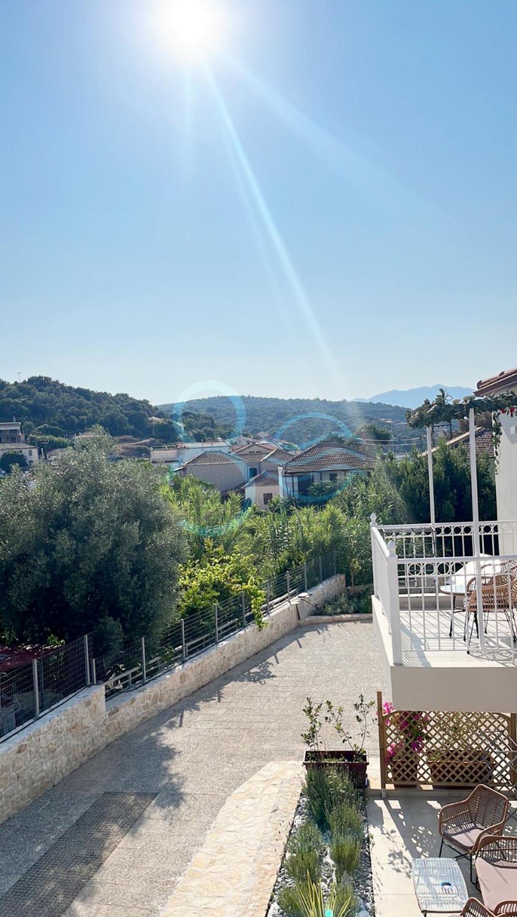 8 Homes * Katomerion